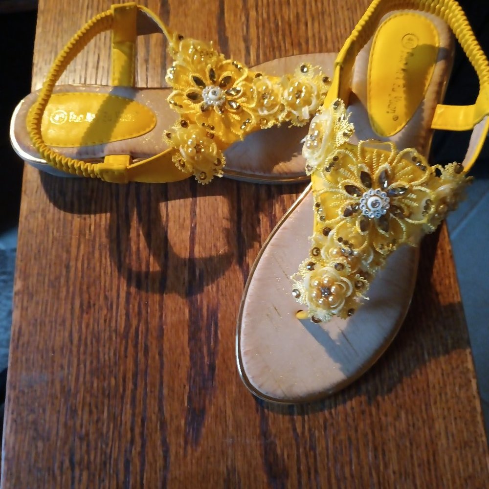 FLAT YELLOW JEWEL SANDALS